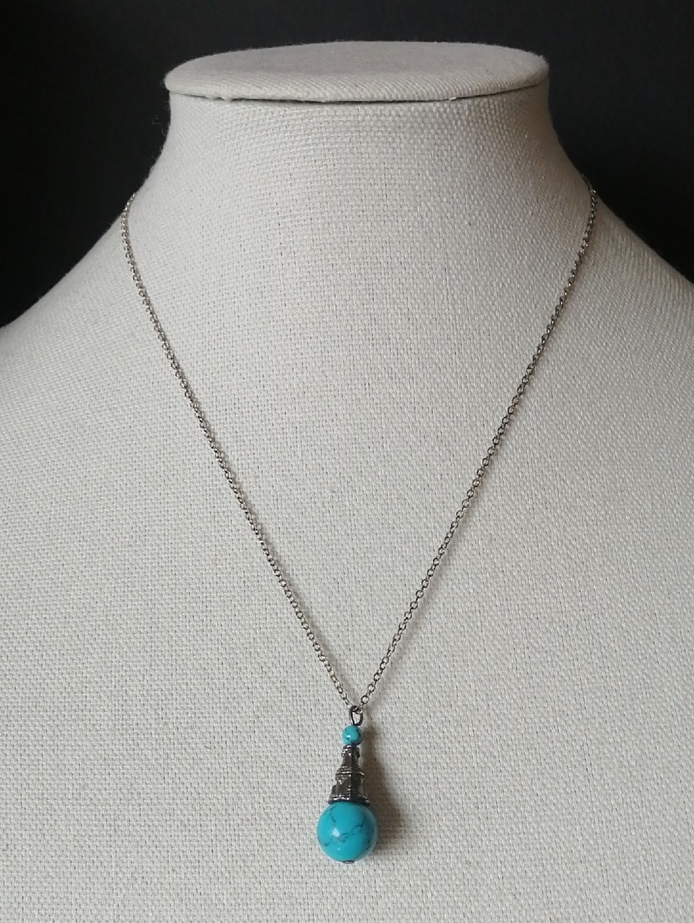 Minimalist Turquoise Colour Drop Pendant Silvertone Chain Necklace